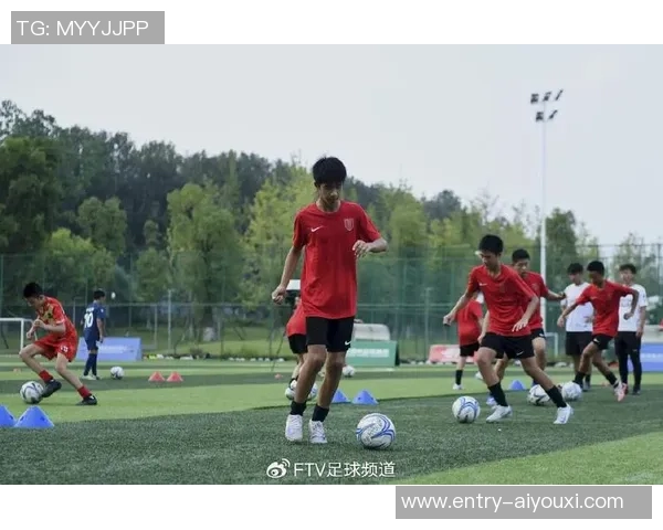 成都足球队荣登足球团队协作排行榜第十名展现团队精神与实力